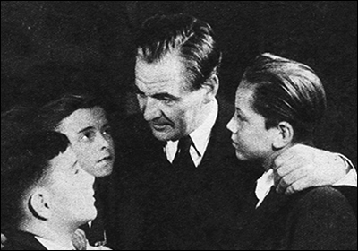 1947  Volkstheater  Vor der Entscheidung, Franzl Pfister, Elfi Moser, Attila Hrbiger, Rolf Truxa 